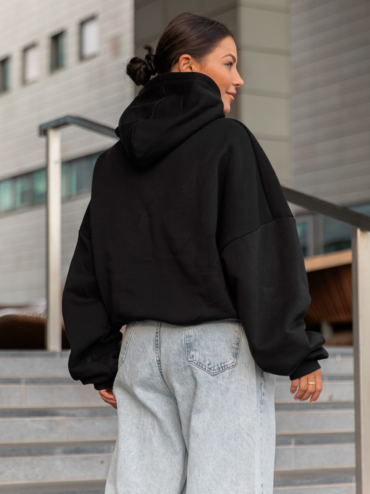 Viralowa Bawełniana BLUZA z drapanego dresu z kapturem na stójce z kieszeniami kangurka czarny E1