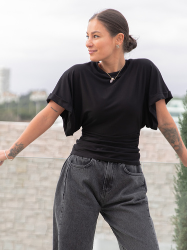 Wiskozowa BLUZKA kimono z marszczeniem po bokach z krótkim rękawem czarna X501