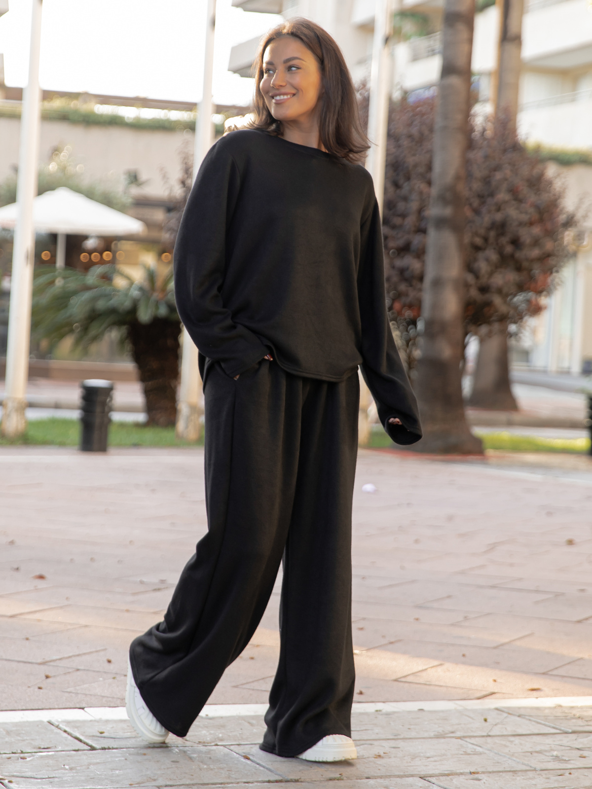 KOMPLET z dzianiny swetrowej oversizowa bluzka i szerokie spodnie czarny X453