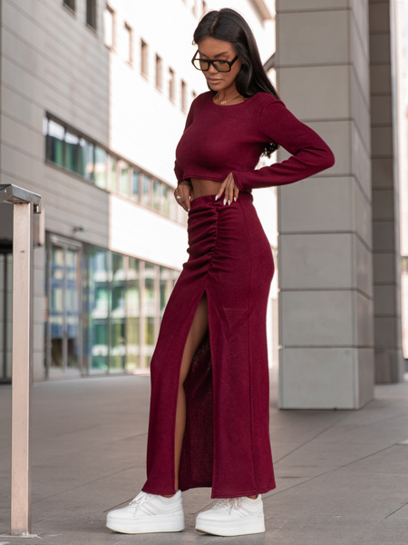 Swetrowy KOMPLET dopasowana bluzka i drapowana spódnica maxi bordowy X358