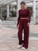 Codzienny KOMPLET krótka bluzka bez dekoltu i dopasowane spodnie z szerokimi nogawkami z prążkowanej dzianiny wiscoza i bawełna bordowy X552