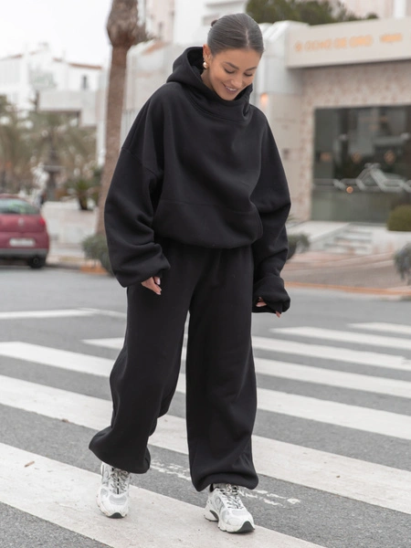 Viralowa Bawełniana BLUZA z drapanego dresu z kapturem na stójce z kieszeniami kangurka czarna E1