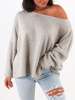 Luźny sweter opuszczany na ramię oversize beżowy c401 k01