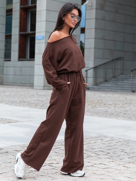 Dresowy bawełniany KOMBINEZON z długimi spodniami brązowy X414 k01