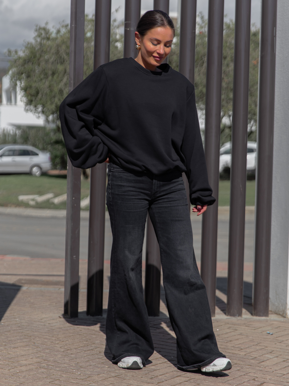 Oversizowa bawełniana BLUZA z drapanego dresu z poduszkami na ramionach czarna X469