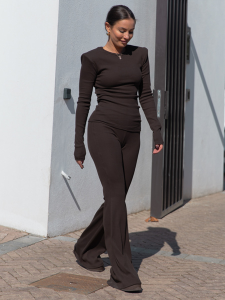 Bawełniana basicowa BLUZKA z dzianiny prążkowanej z poduszkami na ramionach czekoladowa X465