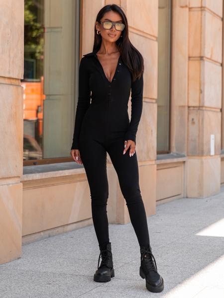 Obcisły bawełniany KOMBINEZON z dzianiny prążkowanej zapinany na guziki z kołnierzykiem czarny X316