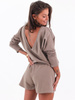 Dresowy kombinezon dekolt v krótkie spodenki cappuccino b95 kk01
