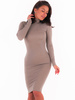 Dopasowana sukienka z golfem długość midi z dzianiny cappuccino c503 k01