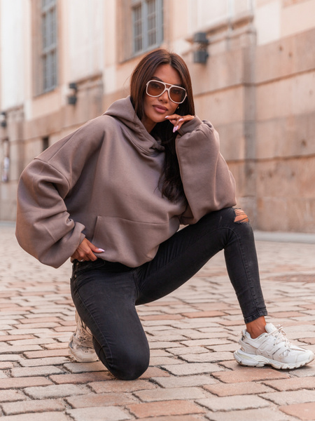 Bawełniana BLUZA z drapanego dresu z kapturem na stójce z kieszeniami kangurka mokka E1