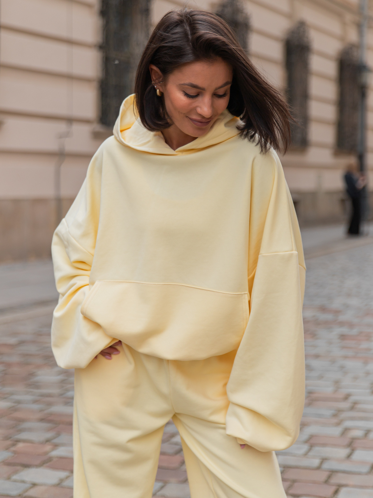 Luźna BLUZA z kapturem oversize szeroka z bawełnianej dresówki niedrapanej od wewnątrz butter yellow jasny żółty X150 k01