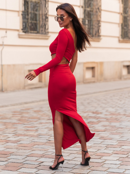Elegancka maxi SUKIENKA z jednym długim rękawem , asymetryczna , wycinana w pasie czerwona E430 k01