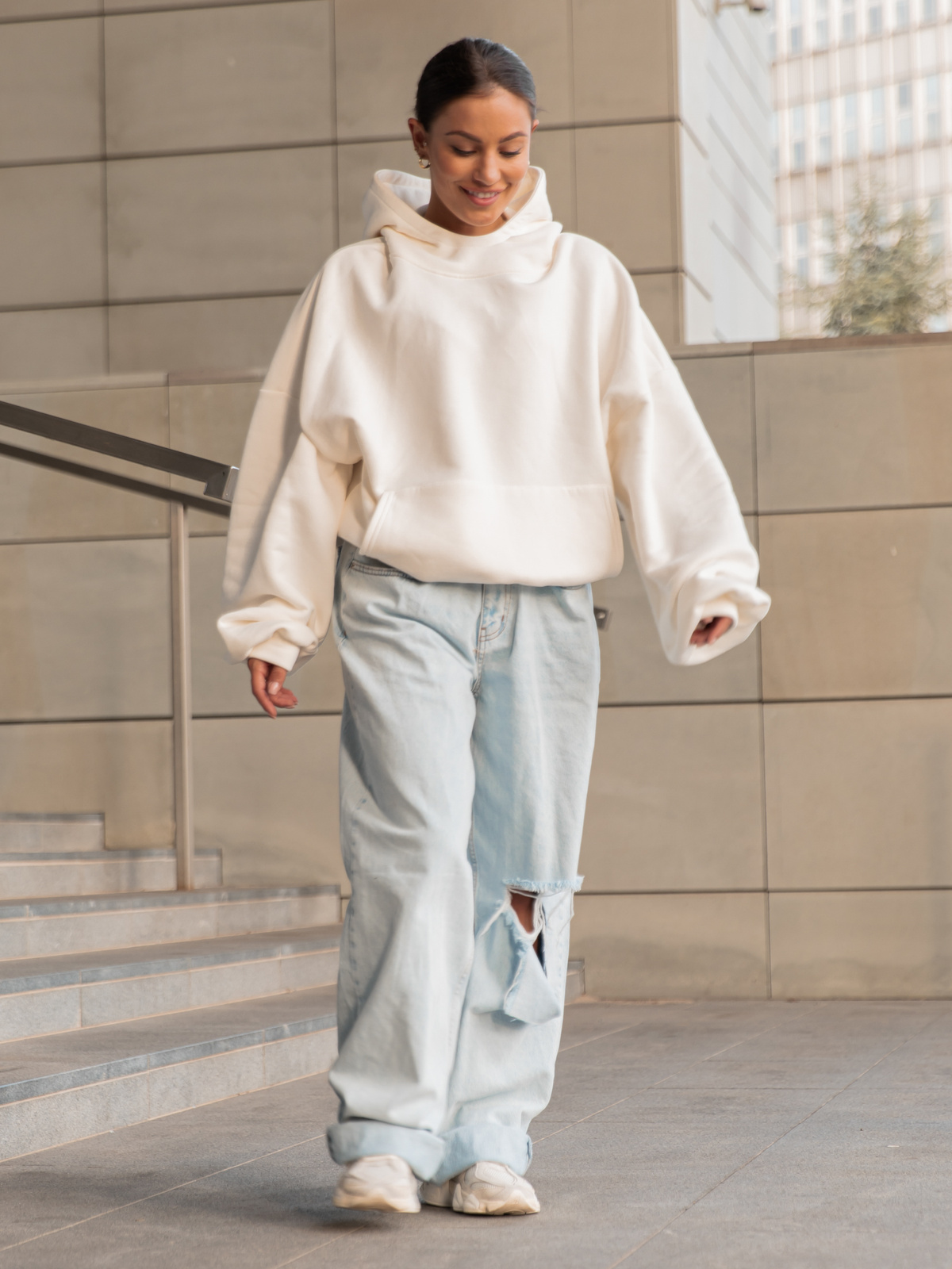 Viralowa Bawełniana BLUZA z drapanego dresu z kapturem na stójce z kieszeniami kangurka ecru E1