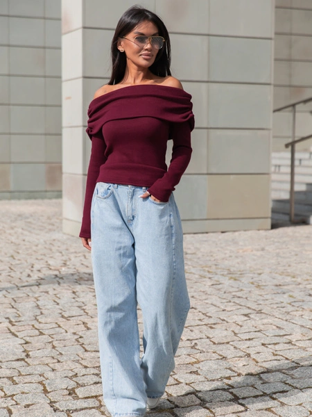 Dopasowany codzienny SWETER o klasycznym splocie opuszczany na ramiona bordowy X411 k01