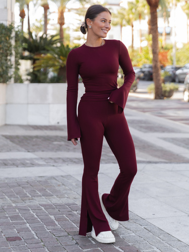 Codzienny KOMPLET bluzka i dopasowane spodnie z szerokimi nogawkami z prążkowanej dzianiny wiscoza i bawełna bordowy X502