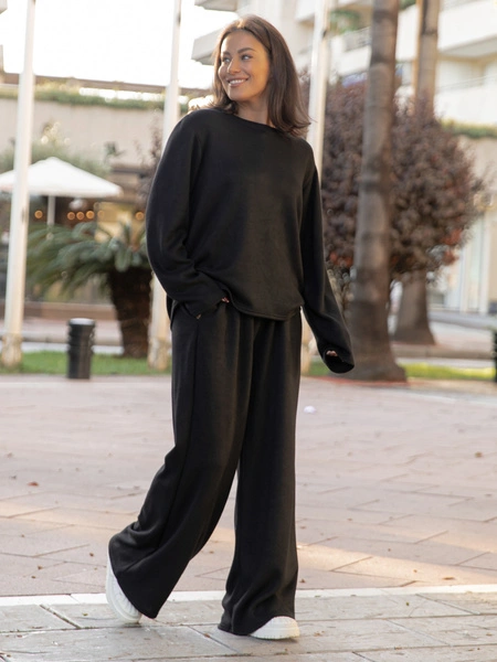 KOMPLET z dzianiny swetrowej oversizowa bluzka i szerokie spodnie czarny X453