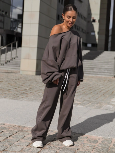 Dresowa bawełniana BLUZA opuszczana na ramiona oversize szeroka dark mokka X400