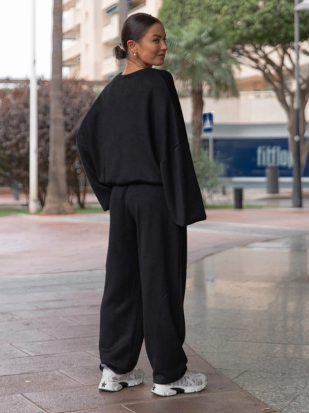Codzienny KOMPLET dres ze swetrowej dzianiny oversizowa bluza i luźne spodnie ze ściągaczami czarny X452 k01