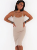 Bawełniana ołówkowa sukienka midi na cienkich ramiączkach z prążka beżowa c310 k01