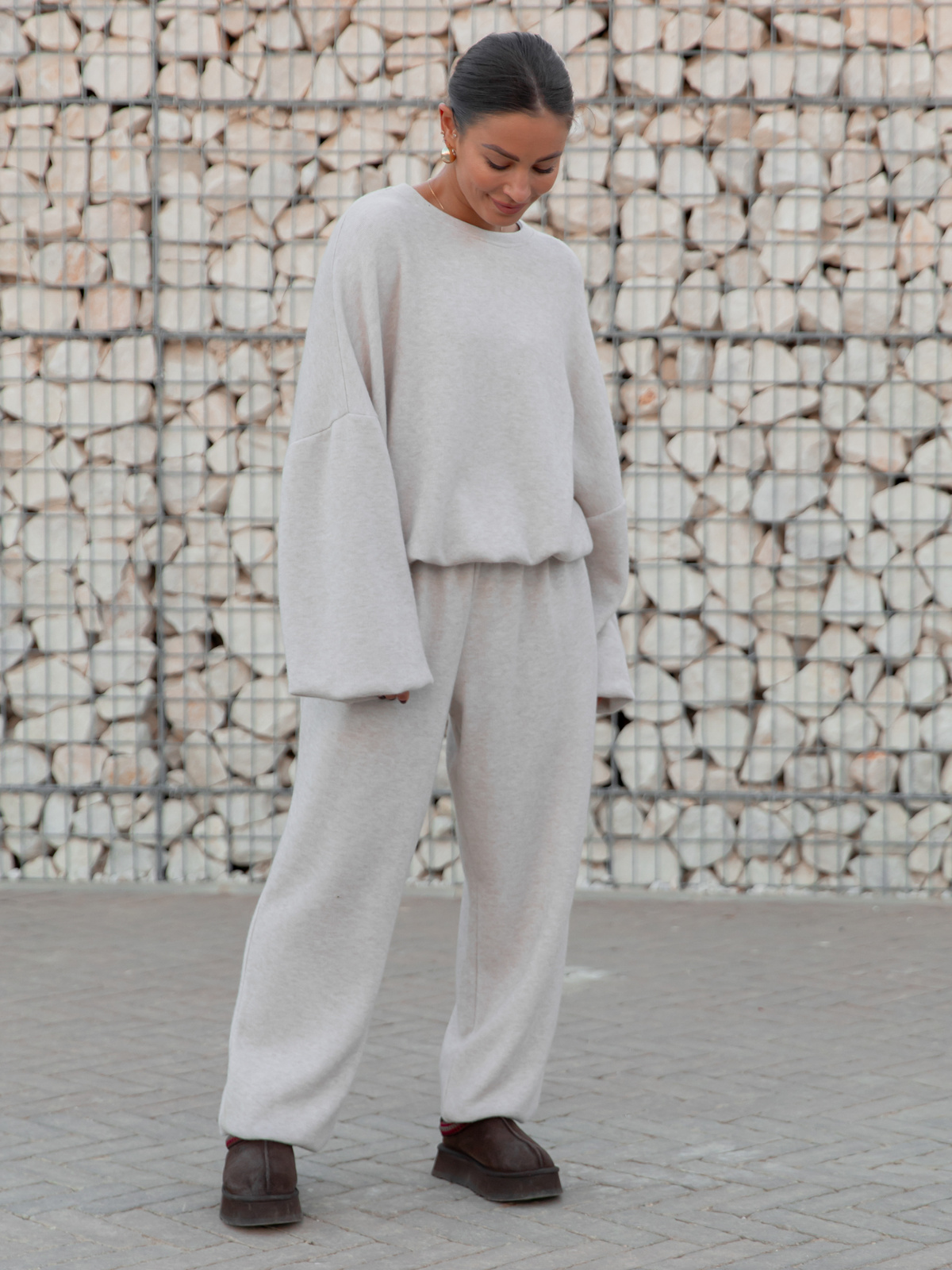 Codzienny KOMPLET dres ze swetrowej dzianiny oversizowa bluza i luźne spodnie ze ściągaczami beżowy X452