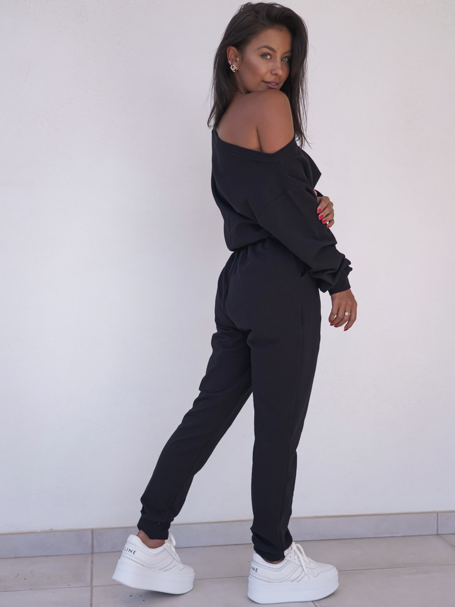Dresowy KOMBINEZON opuszczany na ramiona czarny D439 k01