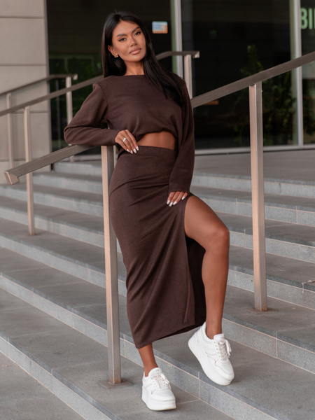 Swetrowy KOMPLET luźna bluzka z poduszkami i spódnica długość maxi z rozporkiem czekoladowy X352