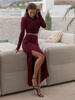 Elegancki KOMPLET krótka bluzka z poduszkami na ramionach i spódnica maxi z rozporkiem bordowy X455 k01