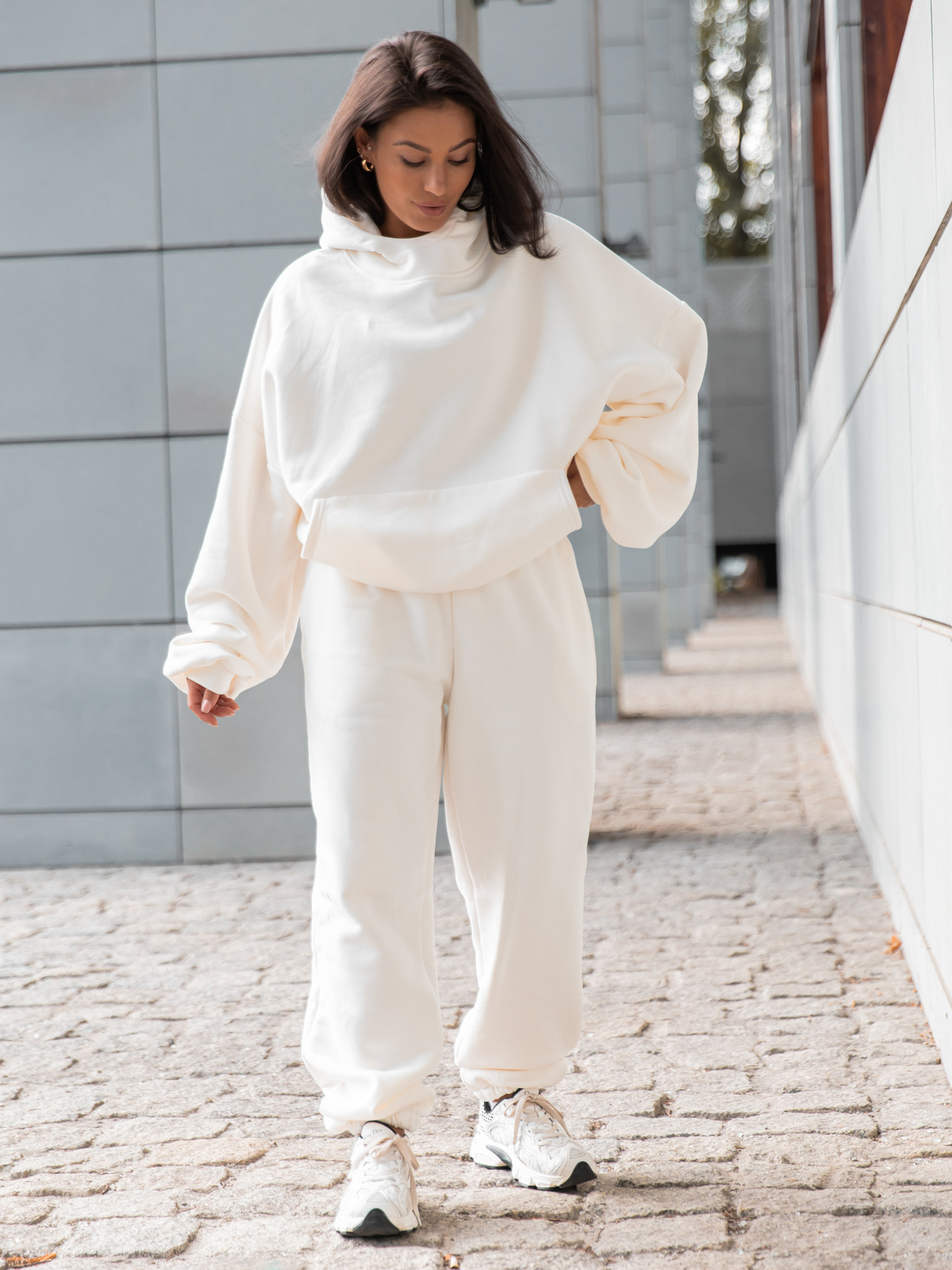 Viralowa Bawełniana BLUZA z drapanego dresu z kapturem na stójce z kieszeniami kangurka ecru E1