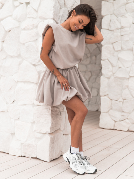 KOMPLET t-shirt bez rękawów z poduszkami na ramionach i spódnica mini bombka z tkaniny ala len beżowy X173 k01