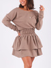 Dresowa rozkloszowana sukienka falbanki cappuccino b211 k01