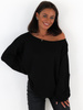 Luźny sweter opuszczany na ramię oversize czarny c401 k01