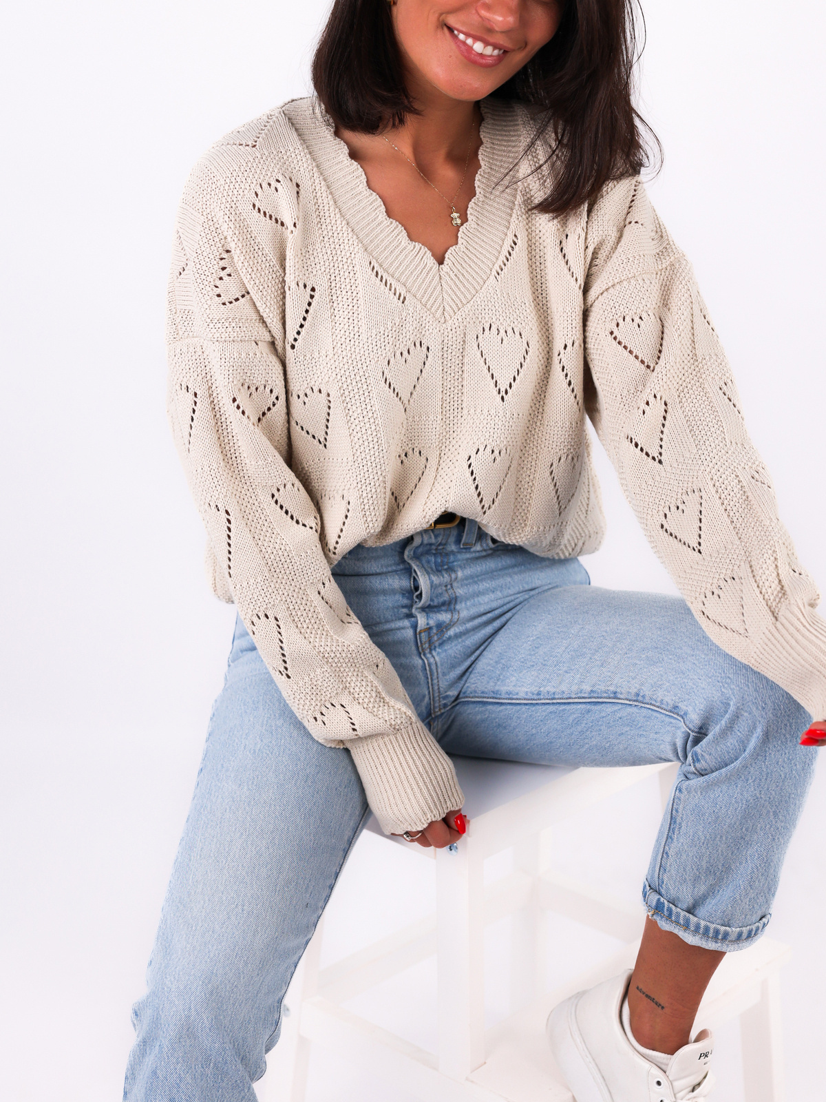 Ażurowy wiosenny sweter z dekoltem V beżowy S2