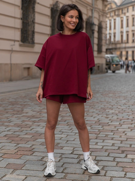 Dresowy bawełniany KOMPLET długi oversizowy t-shirt i krótkie spodenki bordowy X134