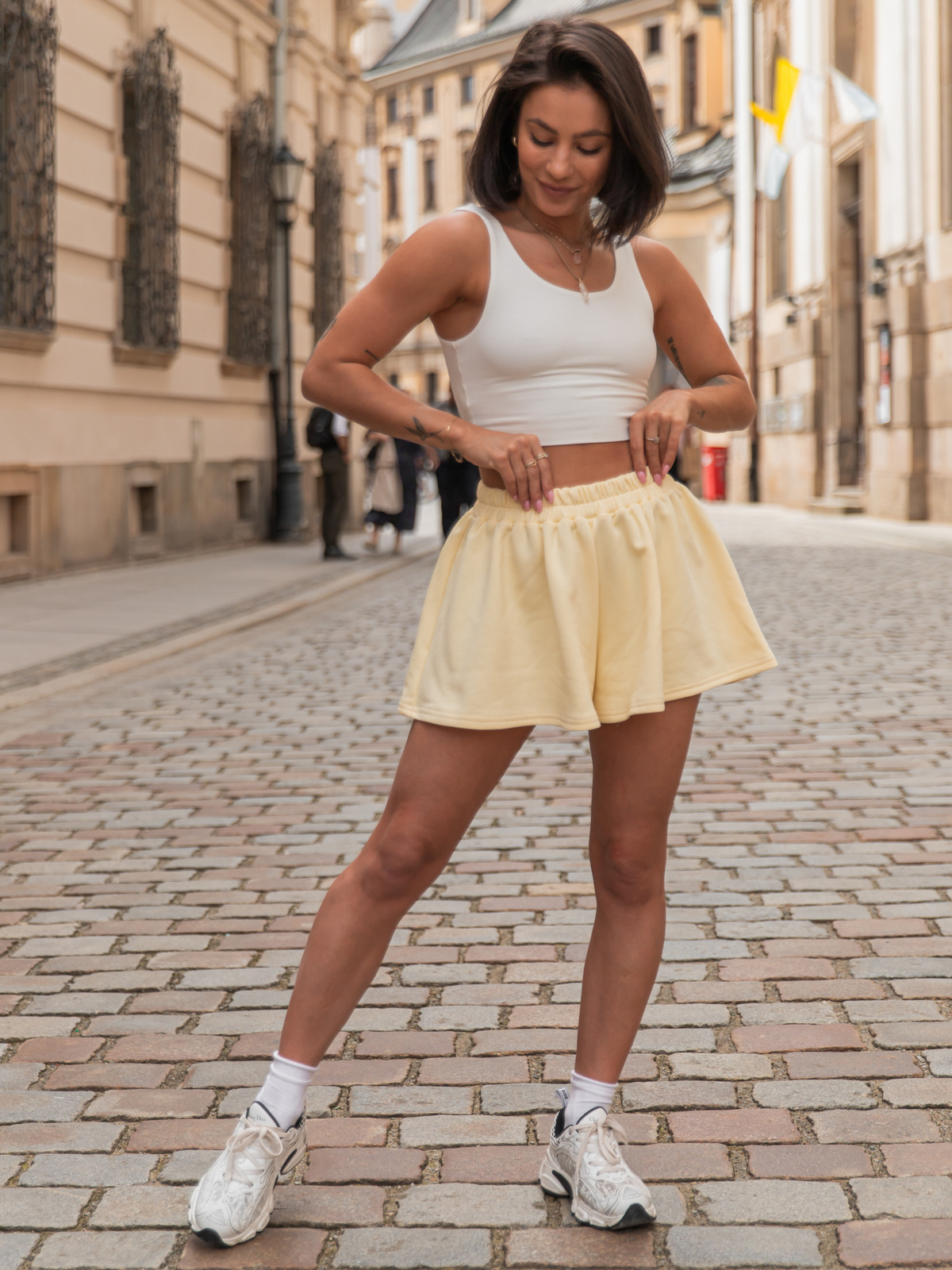 Bawełniane dresowe krótkie SPODENKI szorty butter yellow jasny żółty X171 k01