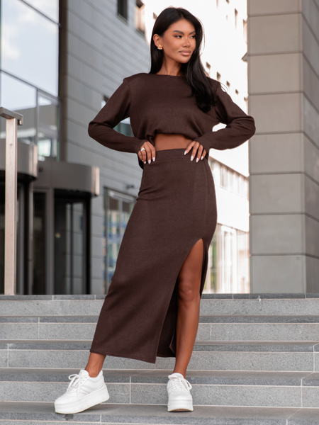 Swetrowy KOMPLET luźna bluzka z poduszkami i spódnica długość maxi z rozporkiem czekoladowy X352