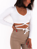Bawełniana krótka bluzka z prążka z wiązaniem na brzuchu biała c374 k01