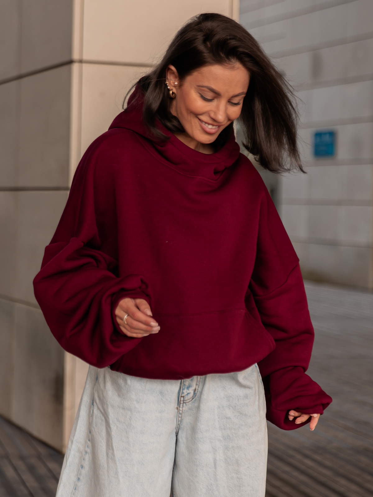 Viralowa Bawełniana BLUZA z drapanego dresu z kapturem na stójce z kieszeniami kangurka bordowa E1