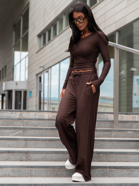 Wiskozowy KOMPLET dopasowana bluzka z długim rękawem i luźne spodnie czekoladowy E351
