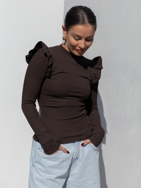 Bawełniana dopasowana BLUZKA z dzianiny prążkowanej z falbankami na ramionach czekoladowa X470