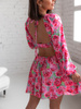 Zwiewna sukienka o długości mini z wycięciem w talii różowa w róże c175 k01