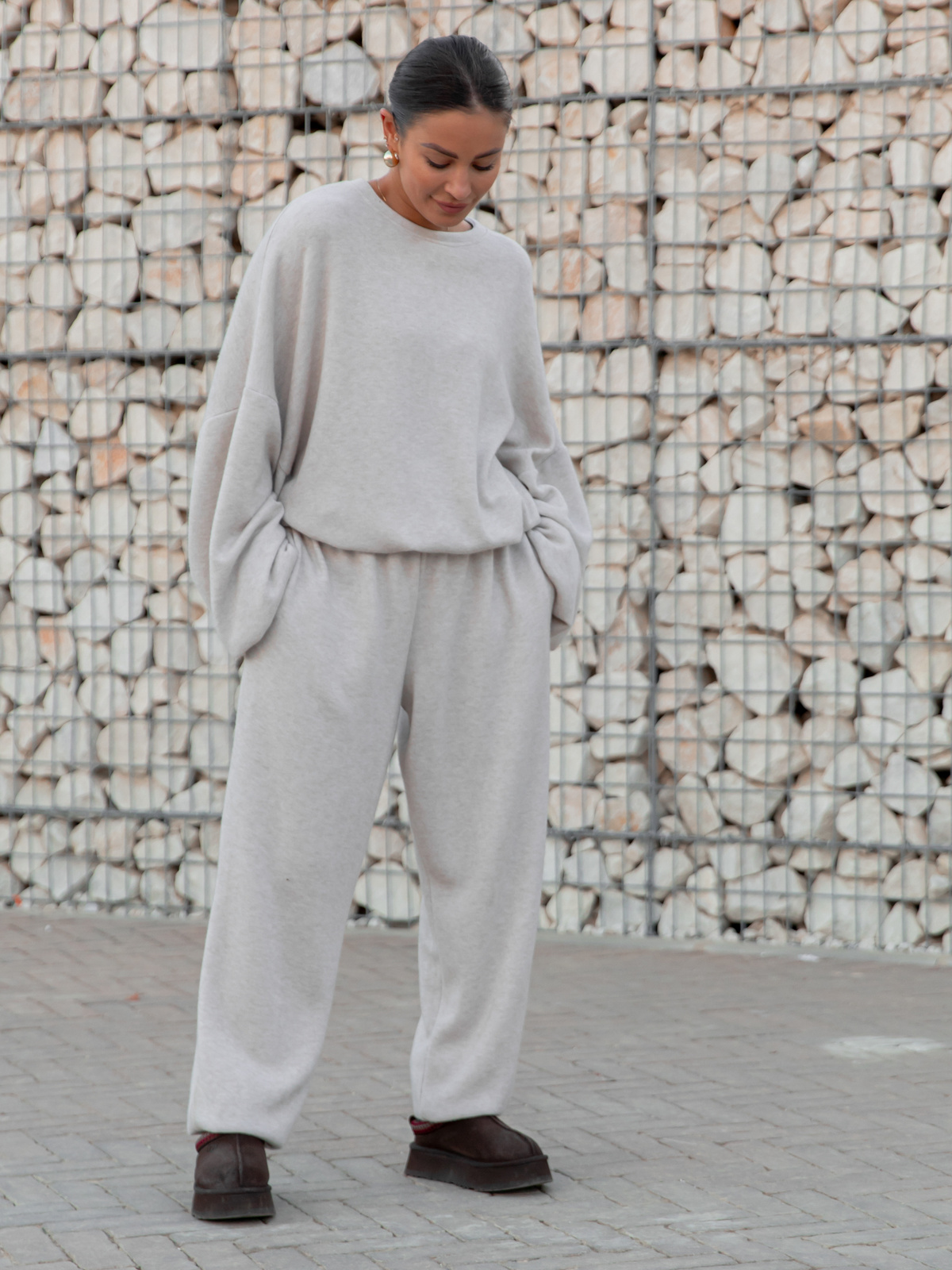 Codzienny KOMPLET dres ze swetrowej dzianiny oversizowa bluza i luźne spodnie ze ściągaczami beżowy X452