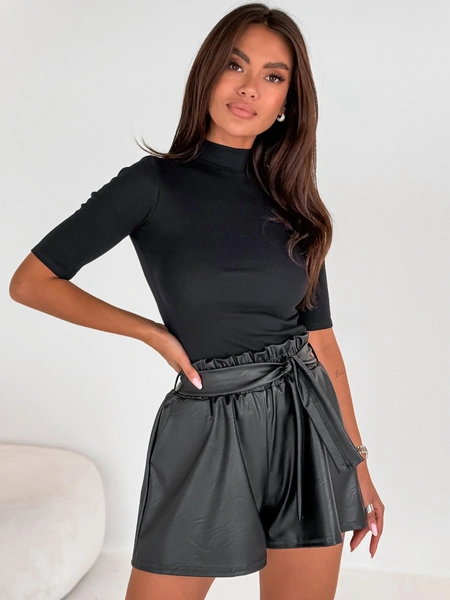 Eko skórzane SPODENKI z paskiem szorty czarne E531 k01