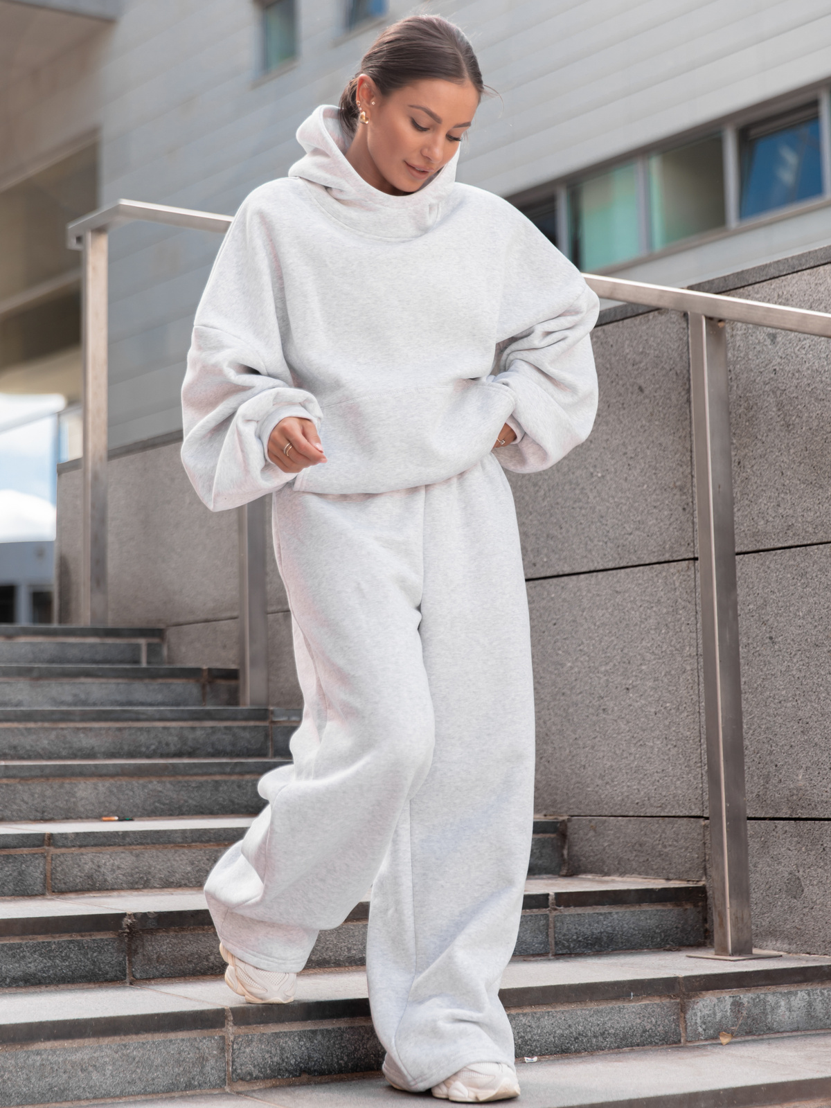 Viralowa Bawełniana BLUZA z drapanego dresu z kapturem na stójce z kieszeniami kangurka szary melanż E1