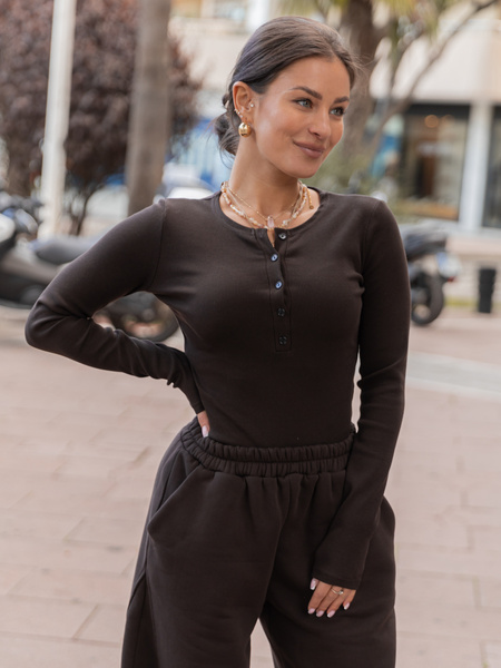 Bawełniana BLUZKA z guzikami z prążkowanej dzianiny dark chocolate X514