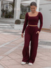 Codzienny KOMPLET krótka bluzka z kwadratowym dekoltem i luźne spodnie z gumką w pasie z prążkowanej dzianiny wiscoza i bawełna bordowy X558