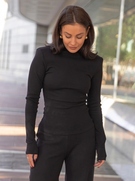 ZESTAW: BLUZKA z półgolfem z poduszkami na ramionach z dzianiny prążkowanej X461 + Luźne SPODNIE z szerokimi nogawkami z dzianiny prążkowanej X462