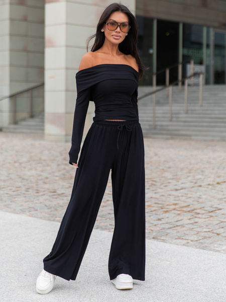 Wiscozowa dopasowana BLUZKA opuszczana na ramiona z długim rękawem czarna X416