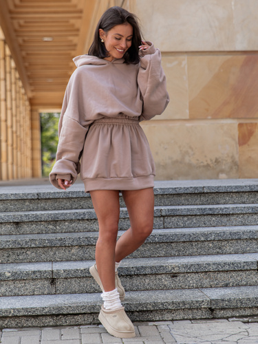 Dresowa bawełniana oversizowa SUKIENKA BLUZA kangurka z kapturem z gumką w pasie mokka X314 k01