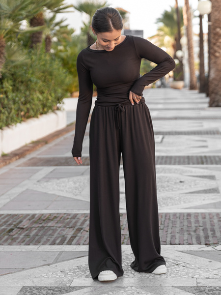 Dopasowana BLUZKA z dekoltem typu łódka z prążkowanej dzianiny wiscoza i bawełna czekoladowa X504