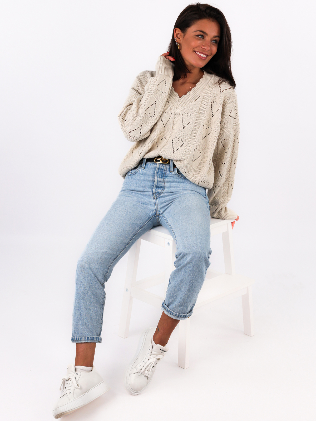 Ażurowy wiosenny sweter z dekoltem V beżowy S2